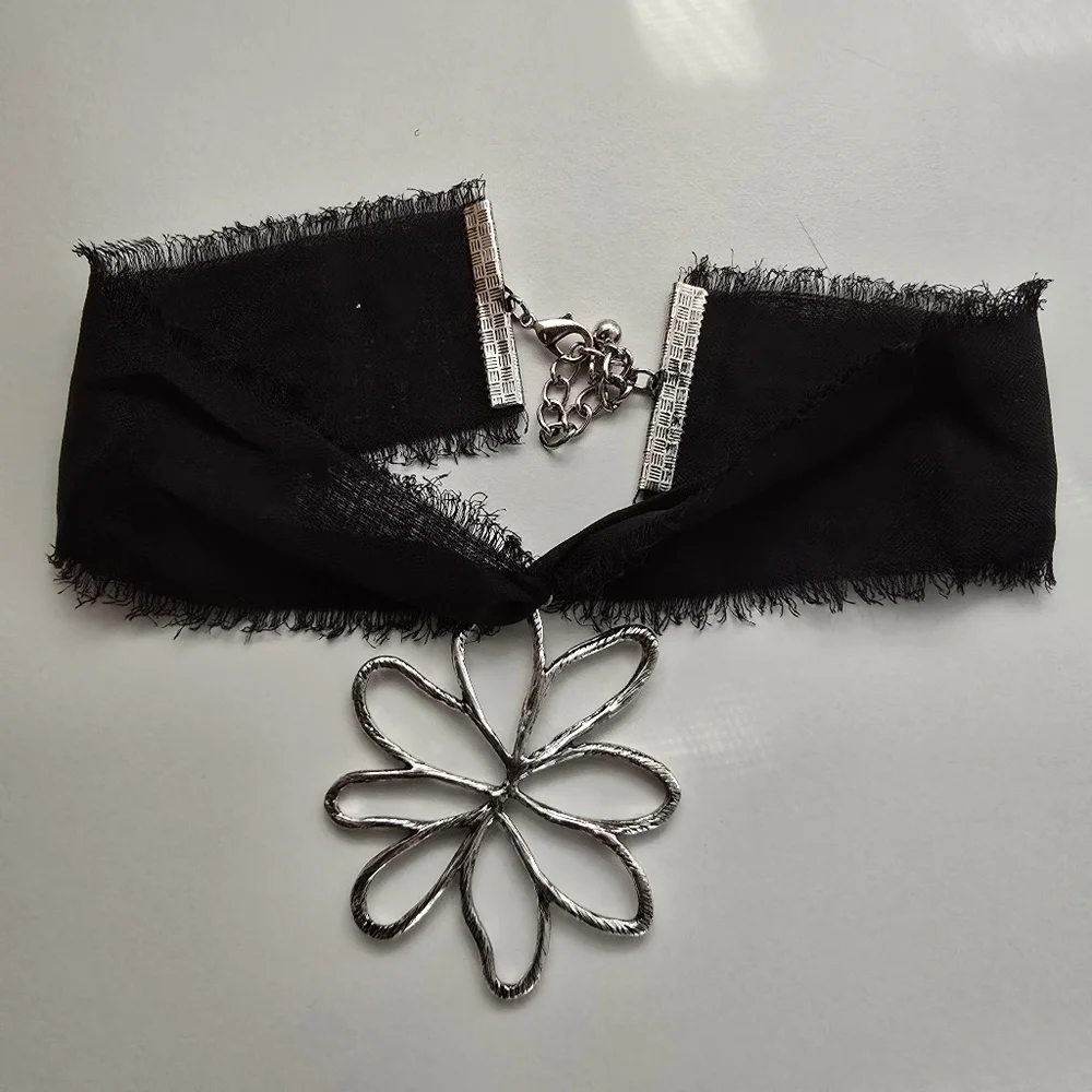 NWT Valija Black Floral Annabelle Choker Ribbon Necklace